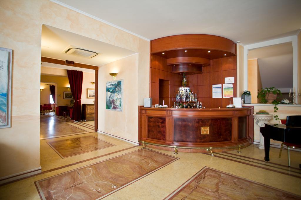 Palace Hotel San Michele Monte SantʼAngelo Esterno foto